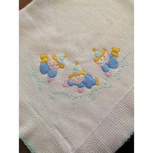 ADORABLE...Vtg Little Wishes White Knit Baby Blanket Green Trim with Baby Clowns
